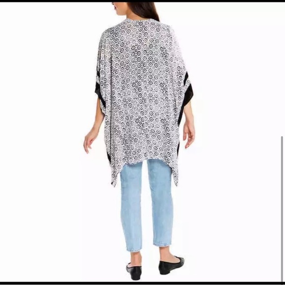 Mario Serrani Ladies' B+W Fashion Wrap One Size - Picture 10 of 10